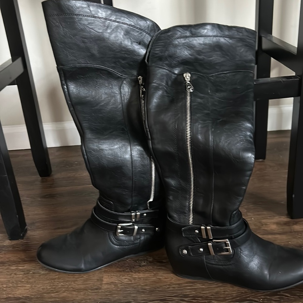 Guess boots knee high like new.
